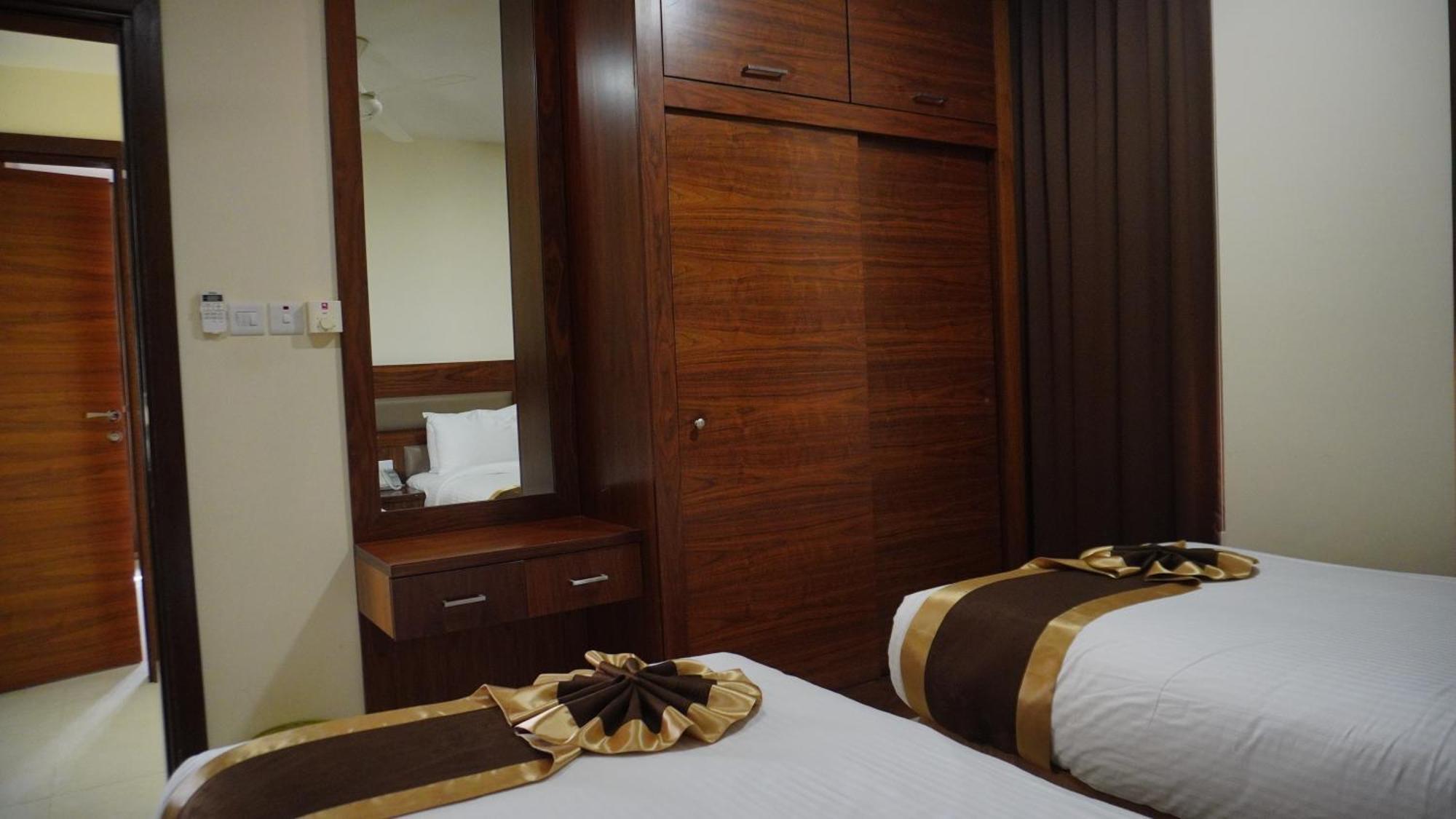 บริสตอล โฮเต็ลซาลาลาห์ Hotel ภายนอก รูปภาพ