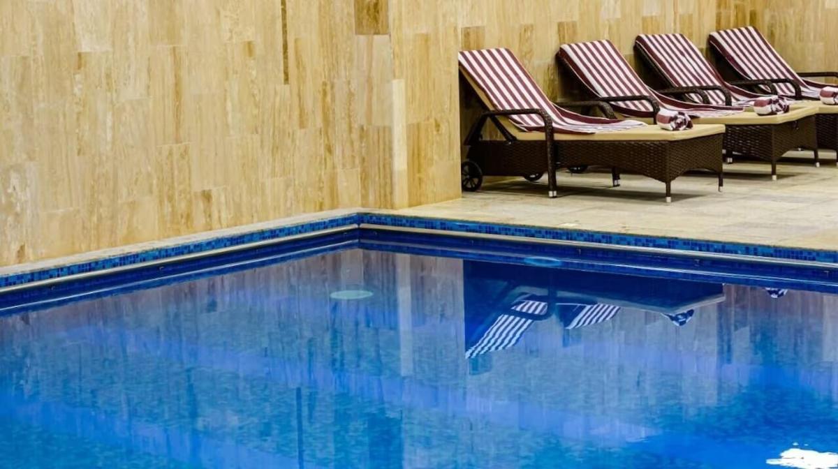 บริสตอล โฮเต็ลซาลาลาห์ Hotel ภายนอก รูปภาพ
