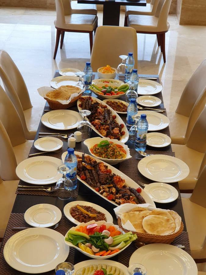 บริสตอล โฮเต็ลซาลาลาห์ Hotel ภายนอก รูปภาพ